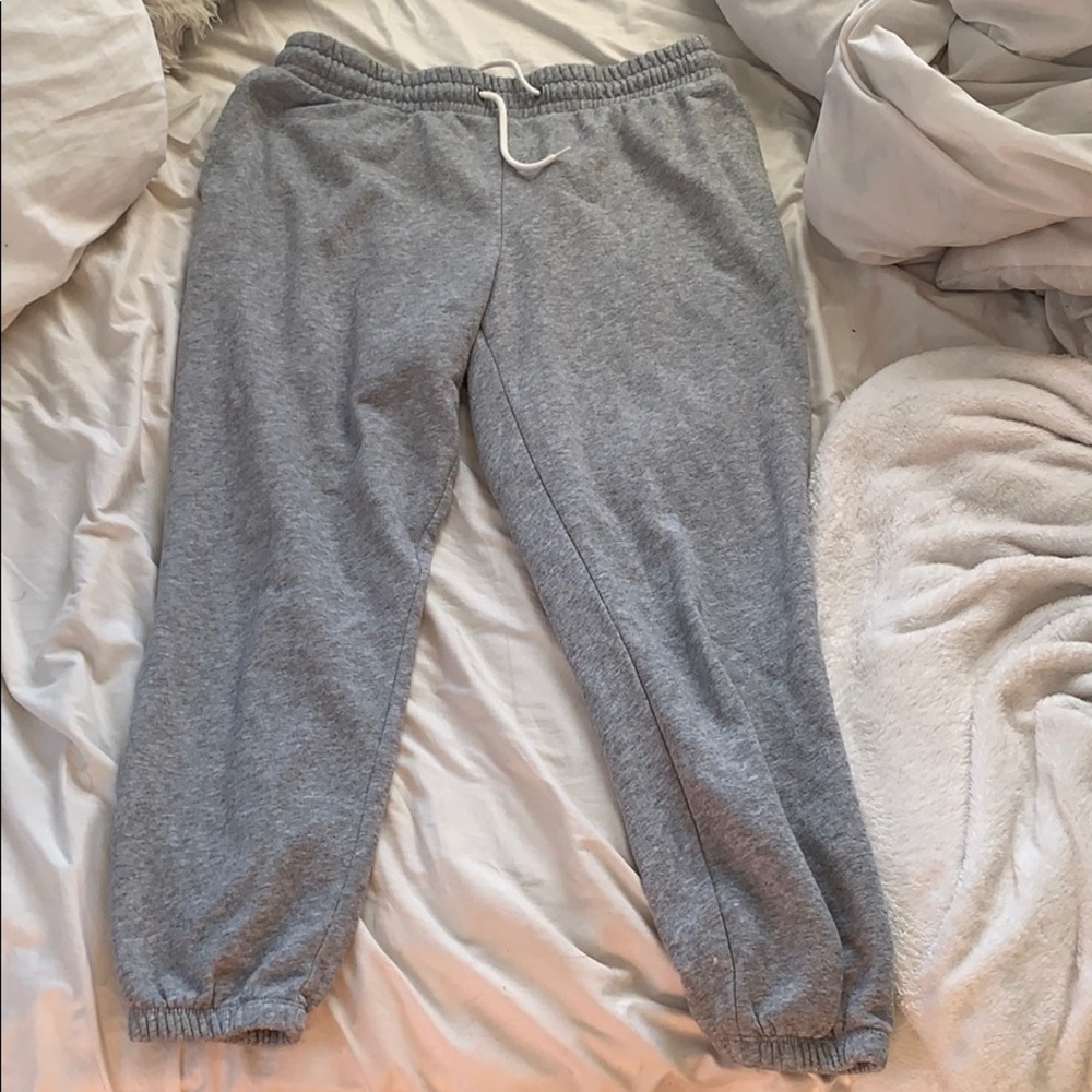 grey sweatpants